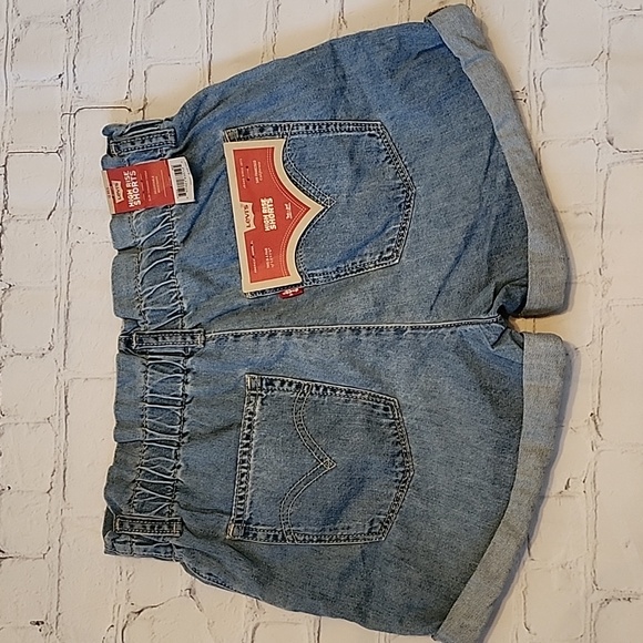 LEVI'S HIGH RISE SHORT - Picture 3 of 7